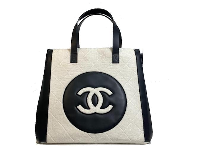 *CHANEL Chanel CC Deca Coco Mark Sac cabas de plage Cuir Noir Blanc  ref.712496