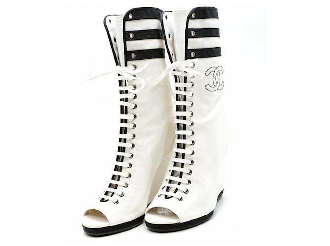 *CHANEL Bottines à bout ouvert Chanel à lacets à lacets coco marque toile blanc Cuir Noir  ref.712505