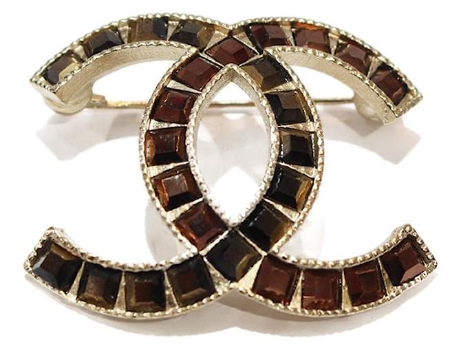 Chanel Pins & brooches Brown Gold hardware Metal  ref.714042
