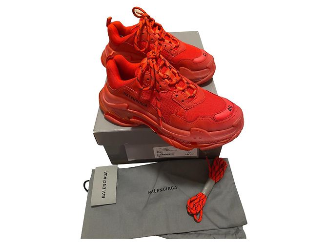 Baskets Balenciaga Triple S Rouges