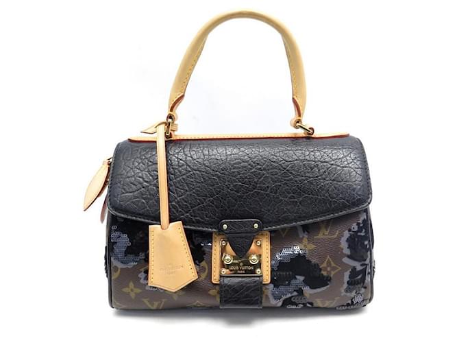 Louis Vuitton Metis Pochette ( denim design ) epi ( Authentic), Luxury,  Bags & Wallets on Carousell