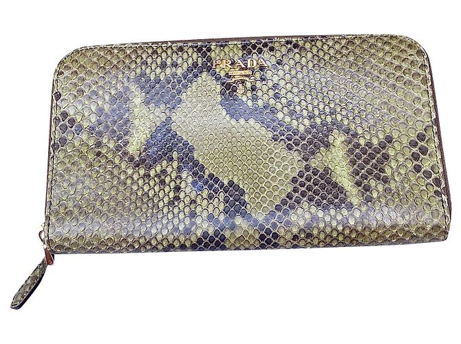 Sublime portefeuille Prada en Python