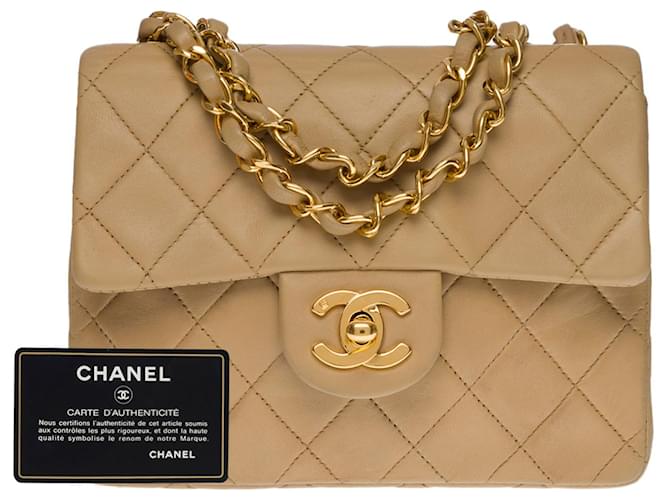 Excelente bolsa Chanel Mini Timeless Flap em pele de cordeiro acolchoada bege Couro  ref.717143