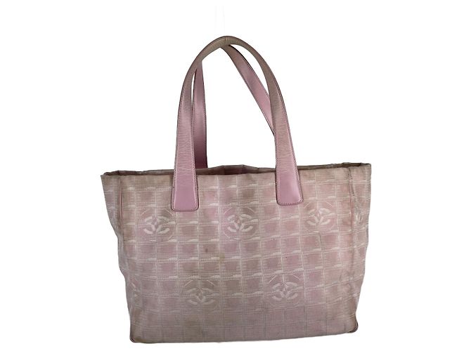 Chanel Borsa a spalla rosa della nuova linea da viaggio