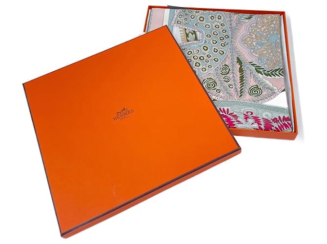 Hermès Rosa Hermes bedruckter Schal Pink Seide  ref.718892