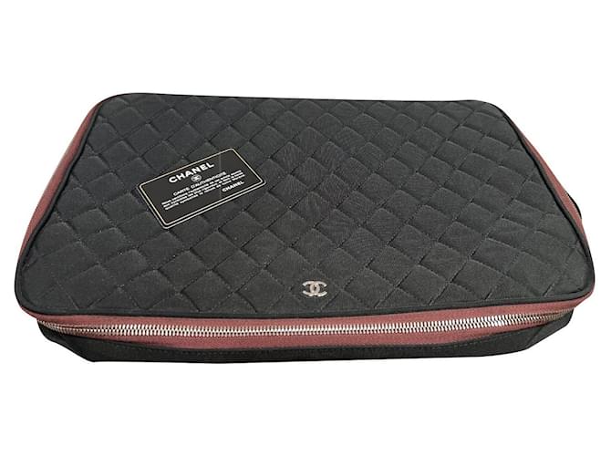Chanel Clutch bags Black Dark red Cloth  ref.721215