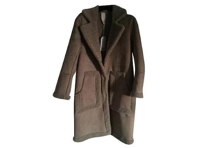 Autre Marque Coats, Outerwear Beige Faux fur  ref.721400