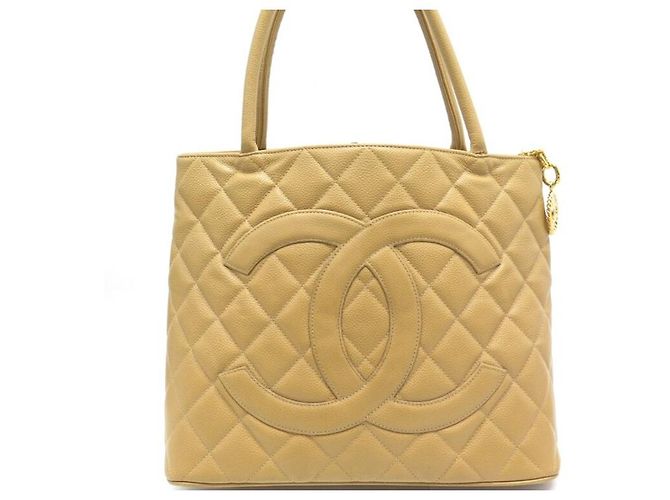 Medaillon BOLSA DE MÃO ACOLCHOADA DE COURO CHANEL CABAS SHOPPING MEDALHÃO CAVIAR Bege