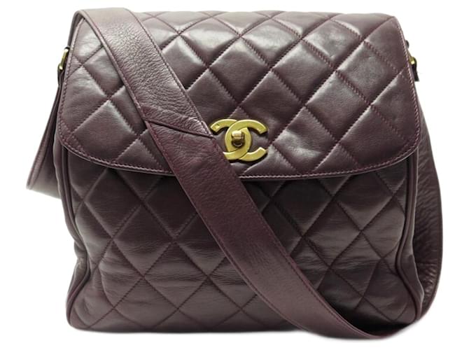 CHANEL BESACE BAG WITH TIMELESS CLASP QUILTED LEATHER BANDOULIERE BAG Dark red  ref.722041