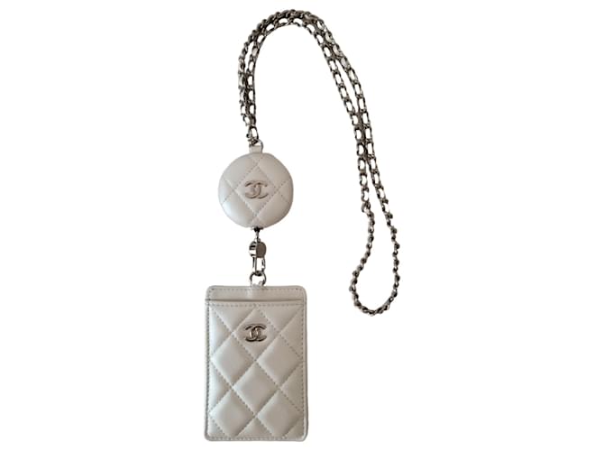 Chanel-Kartenetui aus schillerndem Leder mit Kette Silber Grau  ref.722728
