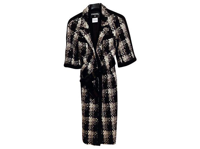 Cappotto Chanel in tweed nero e oro chiaro