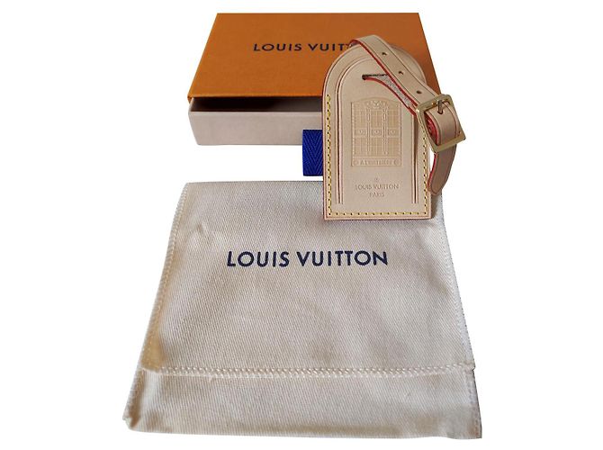 Louis Vuitton Presentes VIP Bege Couro