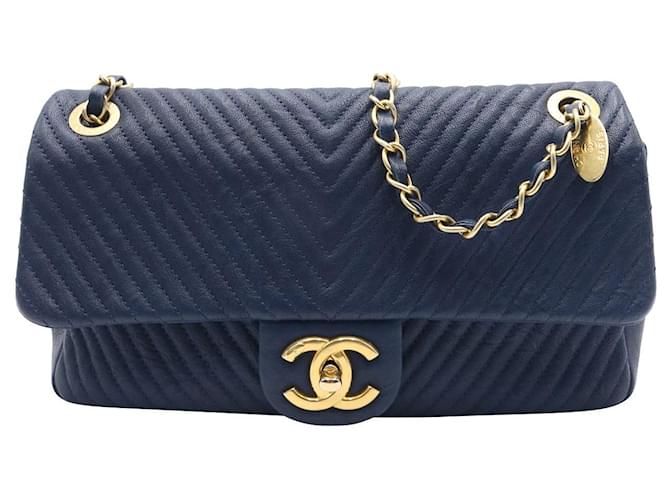 Chanel Herringbone Chevron Medium Flap Bag in Deep Blue Navy blue Leather Pony-style calfskin  ref.723186