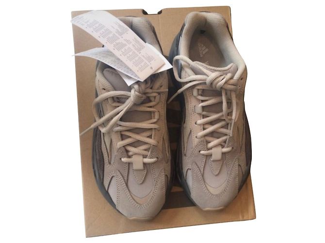 Zapatillas Yeezy 700 V2 Tephra Beige de Algodón
