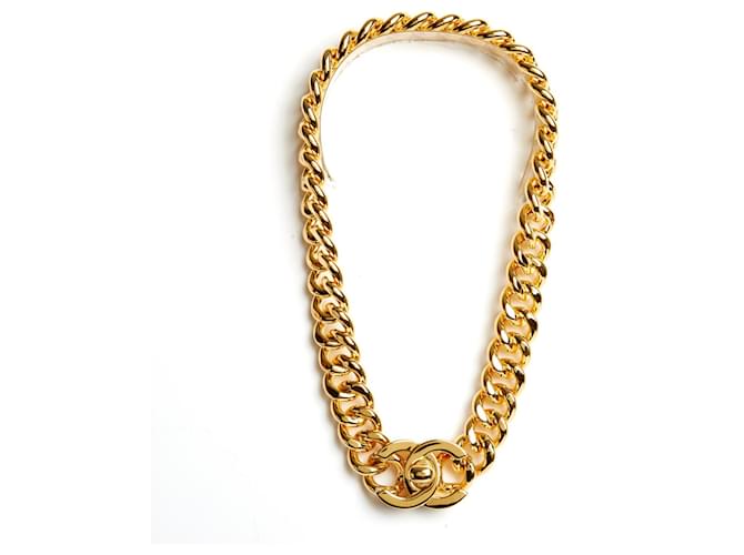 Chanel MAXI GOLDEN TURNLOCK CC Dorado Metal  ref.724177