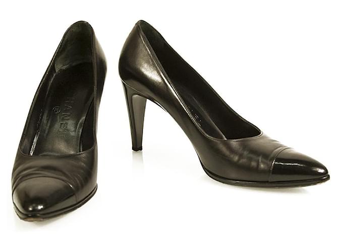 CHANEL Black Leather & Patent Leather Almond Cap Toe Logo Pumps Shoes Heel 37,5C  ref.726539