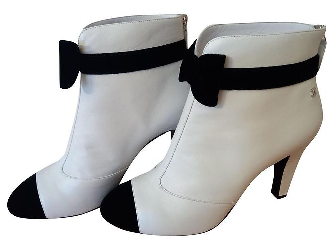 Chanel botas de tornozelo Preto Branco