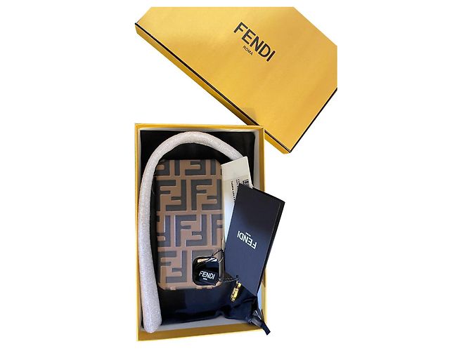 Fendi iPhone case 11 (et 11 pro) Brown 