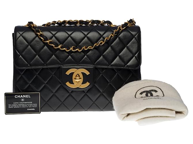 Majestosa e excepcional bolsa Chanel Timeless Jumbo Single Flap em pele de cordeiro acolchoada preta Preto Couro  ref.727449