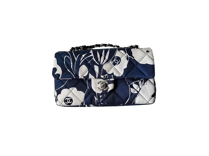 Bolso Chanel de seda con solapa azul