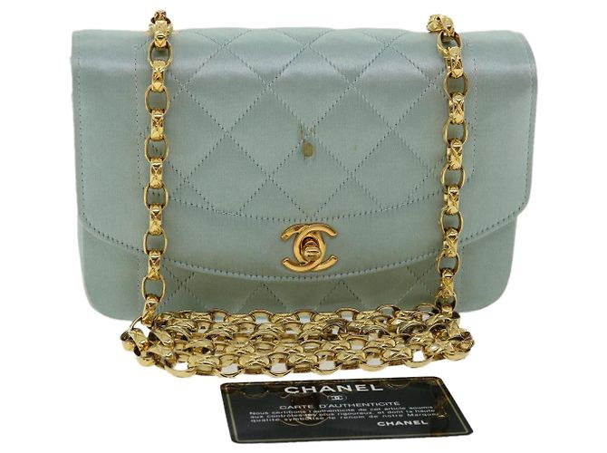 CHANEL Borsa a tracolla Diana Matelasse Satin Light Blue CC Auth 33325alla Blu chiaro