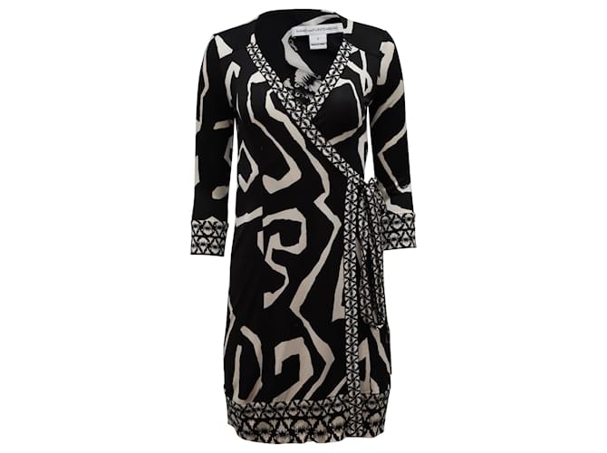 Diane von Furstenberg Printed Wrap Dress in Black and White Silk   ref.729773