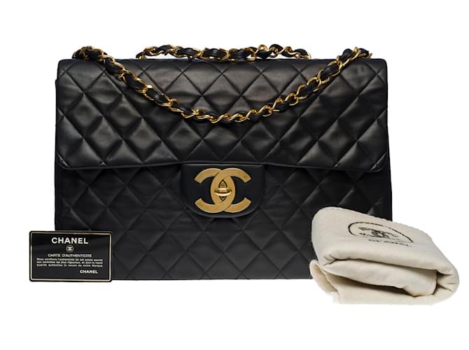 Majestic Chanel Timeless/Classique Maxi Jumbo Bolsa com aba única em couro de cordeiro acolchoado preto,  ref.730252