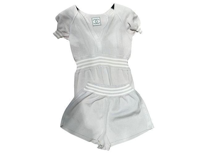 Conjunto Chanel de Top e Shorts de Algodão Branco Cinza