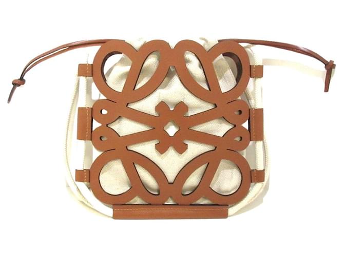 Bolso de hombro Loewe con anagrama Beige Lienzo  ref.732986