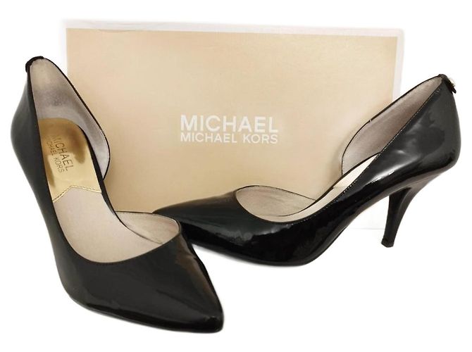 Tacones Michael Kors de charol negro