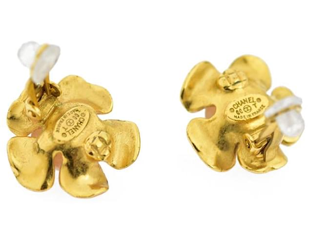 Boucles d'oreilles fleur en fausses perles Chanel Boucles d'oreilles en plastique en bon état Doré  ref.733421
