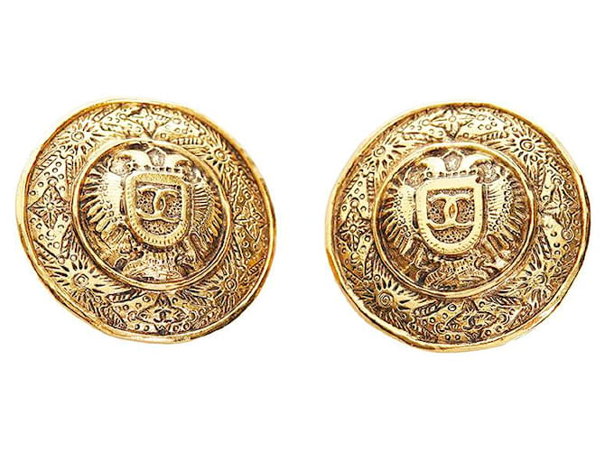 Chanel CC Round Clip On Earrings Golden Metal ref.733820 - Joli Closet