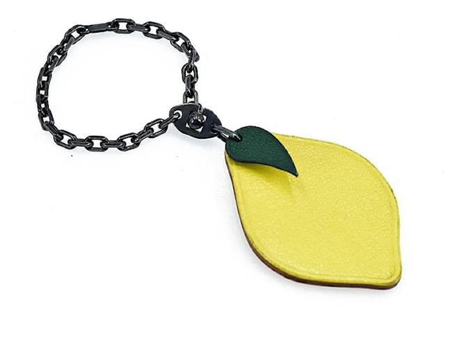 Hermès Borsa in pelle Hermes Lemon Charm Pelle Altro in buone condizioni Giallo  ref.734185