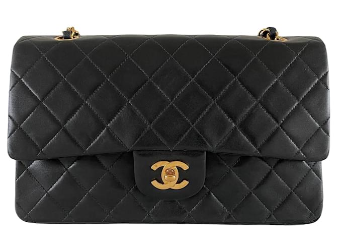 Timeless Chanel clásica solapa forrada mediana piel de cordero herrajes dorados atemporal negro vintage Cuero  ref.734925