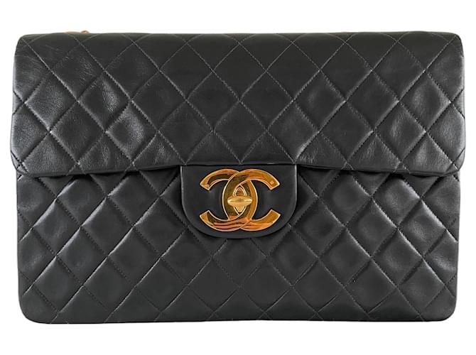 Chanel classique simple rabat maxi xl jumbo cuir d'agneau matériel doré intemporel vintage noir  ref.734931