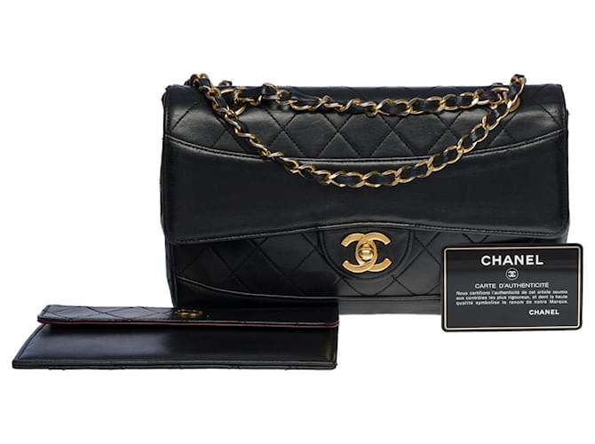 Linda bolsa Chanel Timeless/Classic 23cm Bolsa com aba em pele de cordeiro parcialmente acolchoada preta Preto Couro  ref.734943