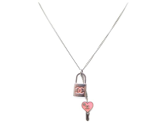 COLLANA CON LUCCHETTO E CHIAVE CHANEL 2007 COLLANA CON LUCCHETTO IN METALLO ARGENTO