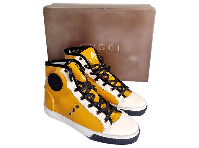 Gucci Sneaker aus Lackleder schwarz weiß gelb