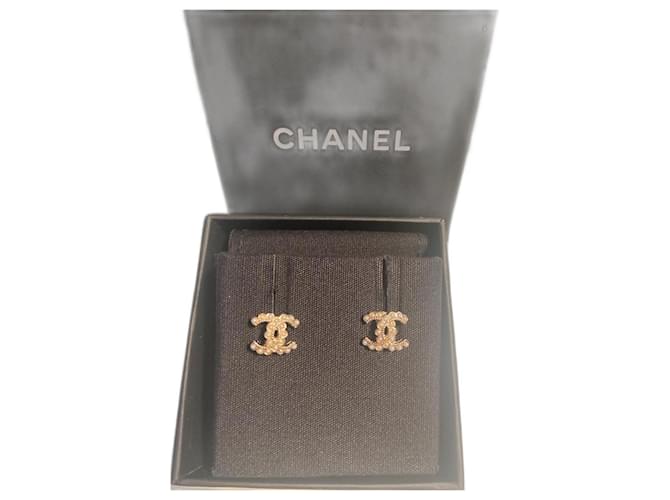Cambon Chanel Boucles d’oreilles collection permanente Acier Perle Doré  ref.737394