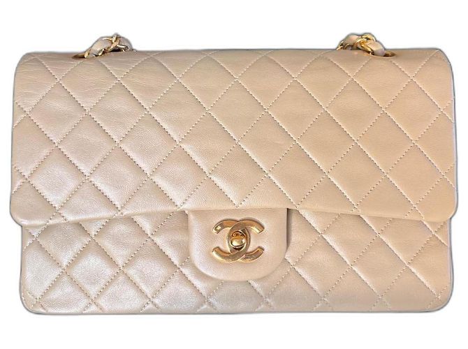 Timeless Chanel mittel gefütterte Klappe Beige
