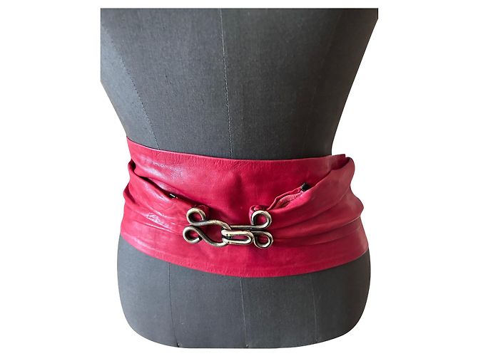 Cinturón Christian Dior de piel roja