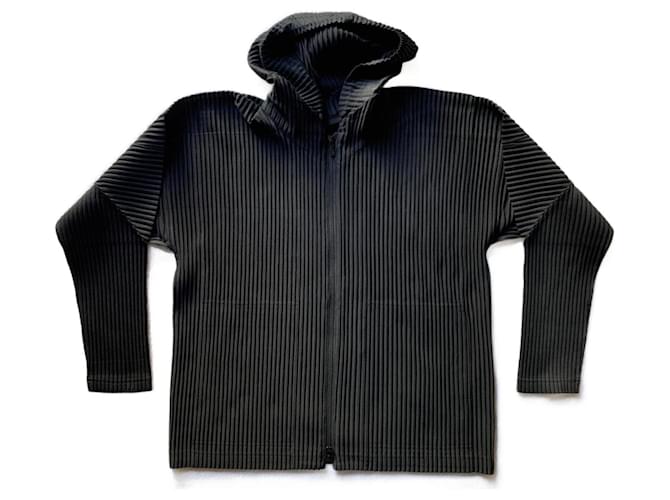 Issey Miyake Homme Plissé Black hooded jacket Synthetic  ref.739195