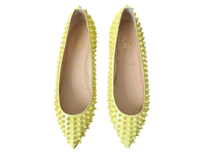 CHRISTIAN LOUBOUTIN PIGALLE FLAT SPIKES PRIMAVERA 39,5  yellow Patent leather  ref.743565