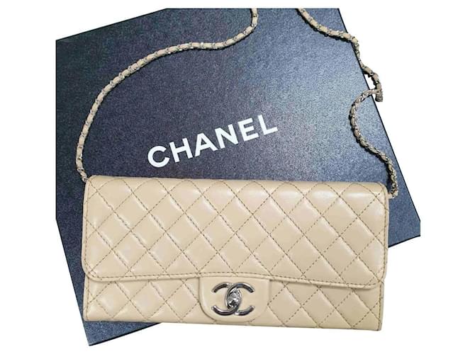 Chanel Beige Timeless Flap Bag Bege Couro  ref.746912
