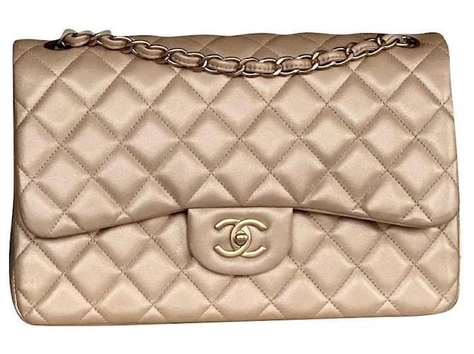Timeless Chanel jumbo beige pearly Leather  ref.747675