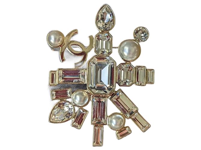 Chanel CC G22Etiqueta de caja de broche GHW con logotipo de perla de cristal C Dorado Metal  ref.748294