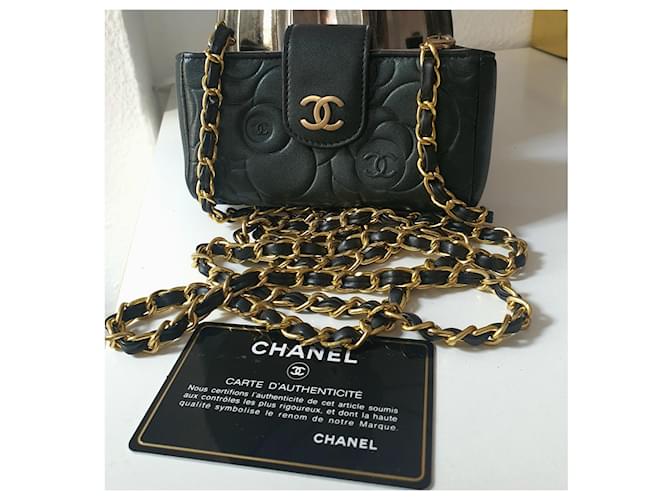 Chanel Kamelie Schultergurt Schwarz Golden Gold hardware Leder  ref.749648