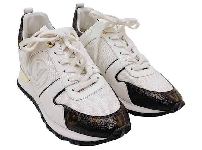Sneaker Louis Vuitton Run Away in tela bianca con monogramma Bianco Pelle  ref.749962