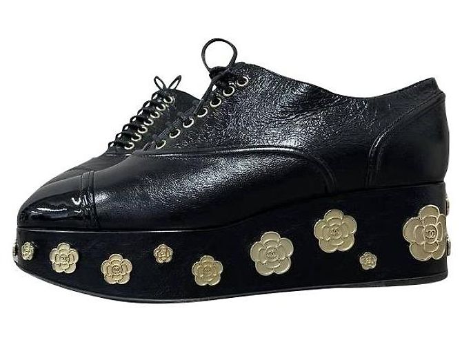 Chanel Camelia Oxford in nero