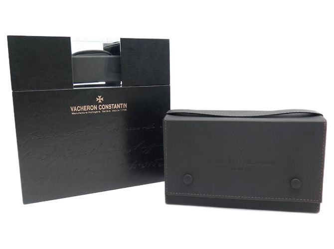 CAIXA DE RELÓGIO VACHERON CONSTANTIN COM CAIXA DE MADEIRA GRAVADA MARROM E CAIXA DE RELÓGIO